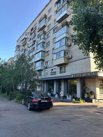 Трехкомнатная квартира  Лаврськая срочно продам - фото 1
