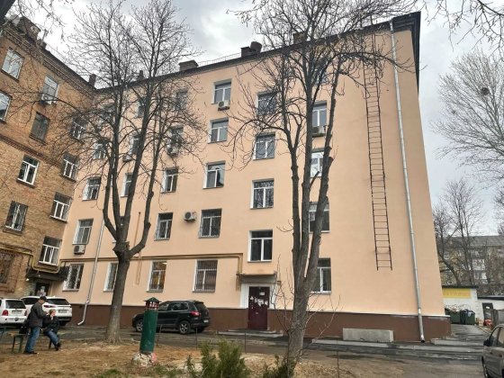 Продається 2х кімнатна квартира, вул. Гаврилишина 14 (метро КПІ) під ремонт, 1 поверх