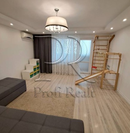 Продаж 2к квартири. м.Дарниця. Парк Перемога. Дарницький бульвар 8. - фото 1