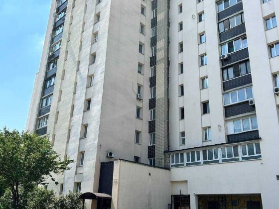 Видова та автономна! Продаж 3-к квартири на Дніпровській набережній, 13