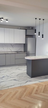 Продаж  3 кім. квартири  в центрі біля метро Золоті Ворота - фото 1