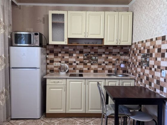 Продам  однокімнатку квартиру біля метро  Чернігівська  без комісії . Вулиця Юрія Поправки 14