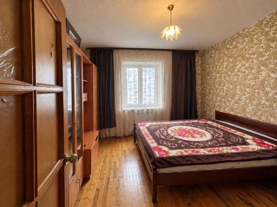 Продам 3к квартиру біля метро Позняки