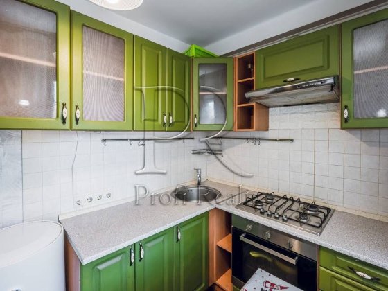 Продаж 2 кімн. квартири за адресою вул.Петра Запорожця,6 ст.метро Лівобережна