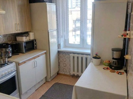 Вул. Деміївська 37. Продам 1-кім квартиру біля метро "Голосіївська" (6 хв пішки) у цегляному будинку