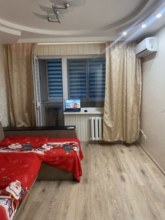 Продаж 2 кімнатної квартири з гардеробом Київ Воскресенка - фото 1
