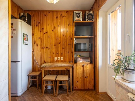 Продаж 1к квартири поруч з метро Харківська та Вирлиця