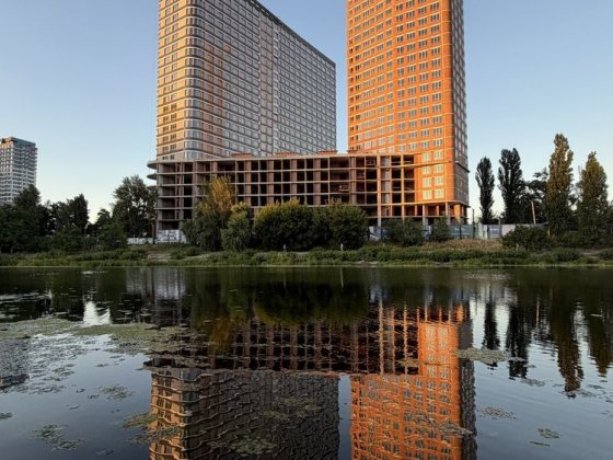 Продам 1-кімнатну квартиру в ЖК Rusaniv Residence 3 секція вид на канал.