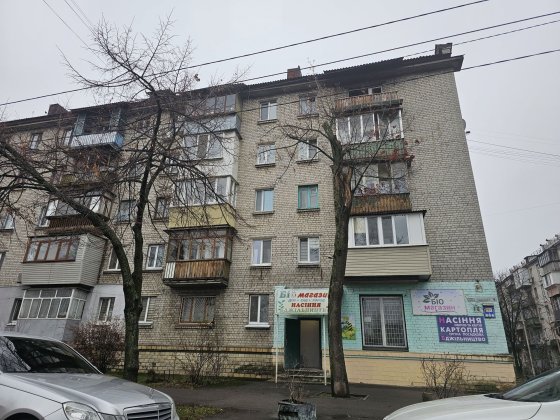 Дарницький р-н.квартира 3 -х кімнатна,вул.Павла Чубинського.