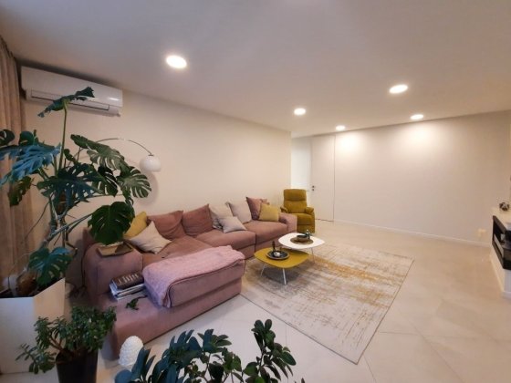 Продажа квартиры, ул. Раисы Окипной, 10А, 105 м², 15 этаж. Пространство, свет и городской горизонт