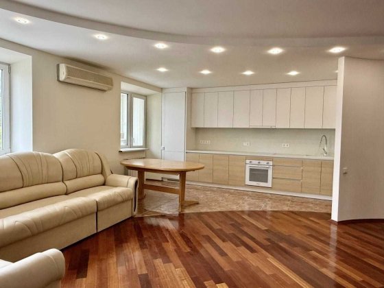Продаж 3-кімнатної квартири (136 м2) вул. Бульвар Верховної Ради, 21Б.