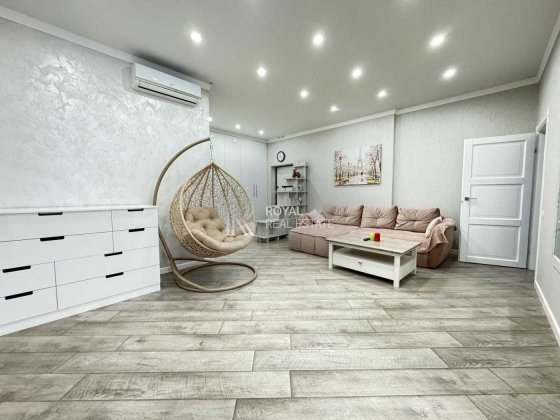 Продаж 1-кімнатної (євродвушки) квартири з ремонтом 57 м² 4 поверх ЖК Златоуст вул Золотоустівська Ш