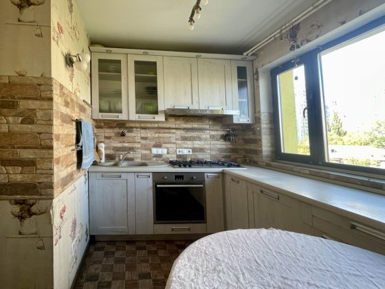 Продаж 3-кімнатної квартири в Голосіївському районі Києва | вул. Голосіївська, 16 | метро Деміївська