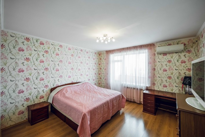 Квартира Дніпровська Набережна - фото 1