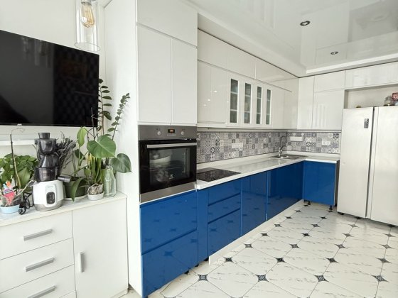 Продам 2-к квартиру 74 кв м Позняки Драгоманова 2