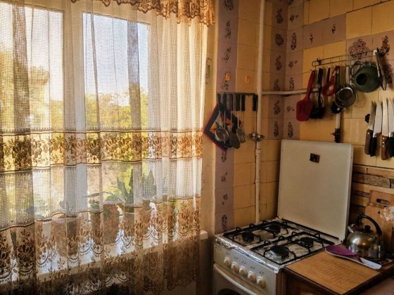 Продається 1к квартира на пр. Леоніда Каденюка, 15, біля метро Чернігівська