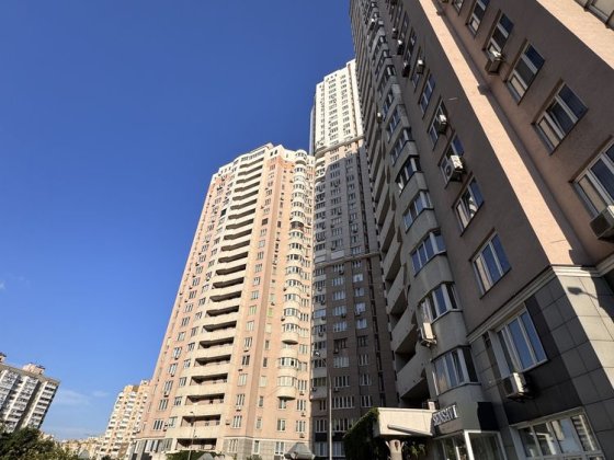 Продаж великої 2-кімнатної квартири 97,4 м² | ЖК «Корона» | 2 поверх | метро Позняки