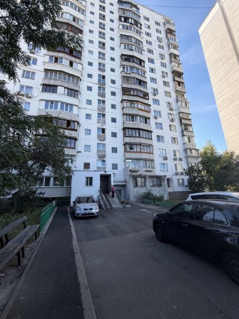 Продаж квартири вул Райдужна 11 - фото 1