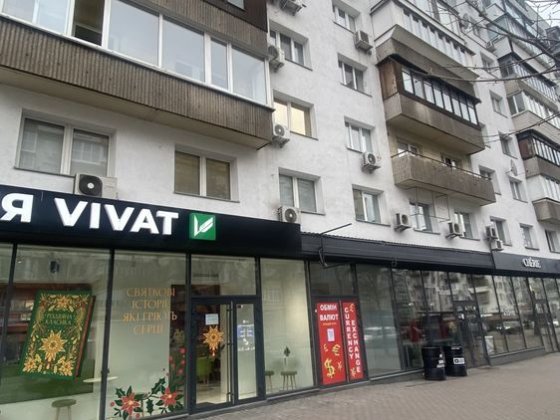 Простора 3-кім. квартира, поруч Палац культури Украіна