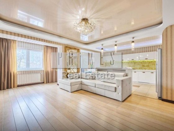 Продаж просторої 3-кімнатної квартири з паркомісцем, вул. Тарасівська, 21