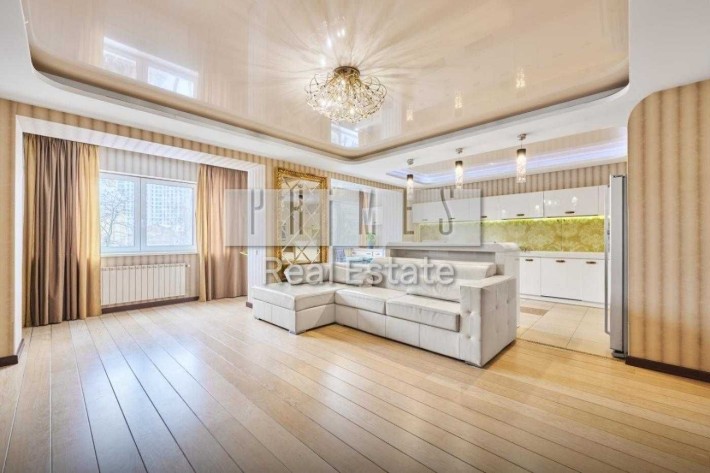 Продаж просторої 3-кімнатної квартири з паркомісцем, вул. Тарасівська, 21 - фото 1