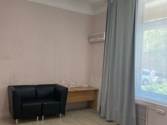 Продаж 1-к. квартири 45 кв. м., на Тарасівскій 21.
