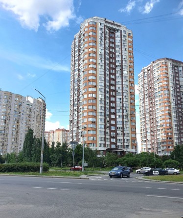 2к, Ахматової 32/18, моноліт, 77м2, ремонт генератор  метро Позняки - фото 1