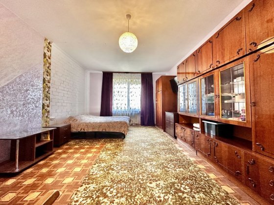 Продаж 3-кімнатноі квартири з ремонтом, вул. Алматинська, новий будинок