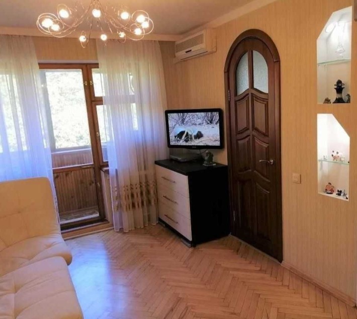 Затишна 3-к. квартира з гарним ремонтом біля метро Берестейська м.Київ,вул. Миколи Василенко,4,оф.2% - фото 1