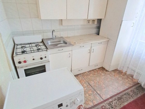 Продам роздільну 2К квартиру на Щербаківського, Нивки.