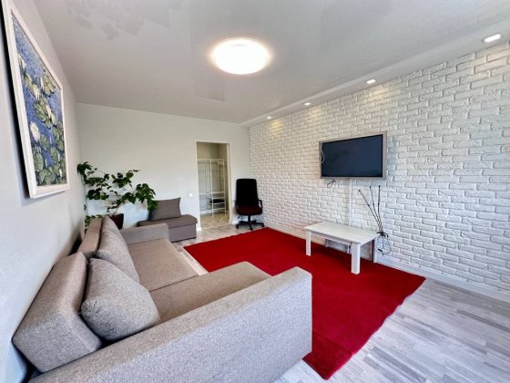 Продаж  1-к квартири 43.5 м2 з ремонтом, Донця 2Б, Відрадний з видом на парк