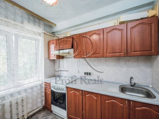 Без комісії для покупця. Продаж 2 кімнатної квартири біля НАУ, вул. Героїв Севастополя. Киев