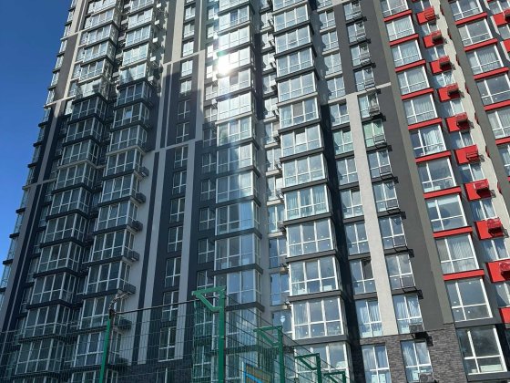 Продам квартиру в новому будинку метро Академмістечко 10 хвилин пішки. Вулиця Олега Мудрака 1б. Буди