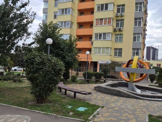 Простора 2-кімнатна квартира в ЖК "Яскравий".