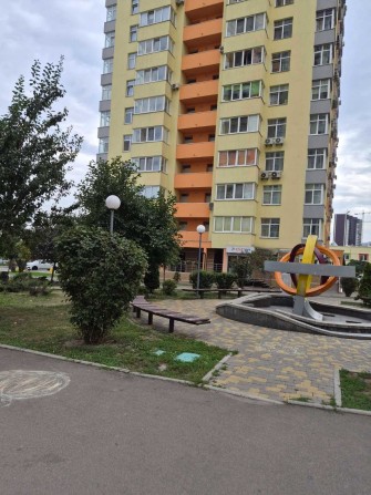 Простора 2-кімнатна квартира в ЖК "Яскравий". - фото 1