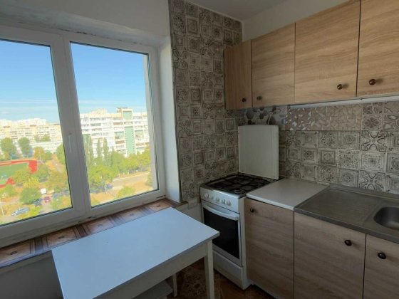 1-кімнатна квартира, Троєщина, з комунікаціями та житловим станом (під ремонт)Власник.