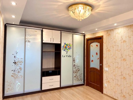 Продаж 1к квартири вул. Мілютенка, 7А