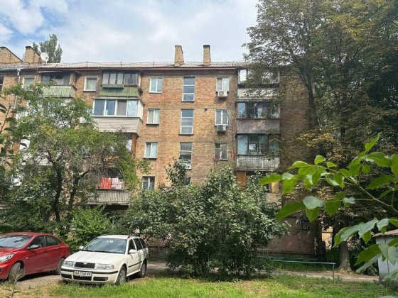 1-кім.Нивки вул.П.Вірського 10а , 2/5 цегла