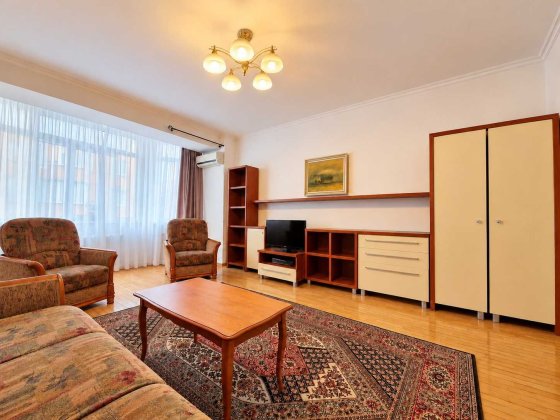 Продаж просторої 2-кімнатної квартири 72 кв.м на Подолі, вул. Введенська, 29/58, + паркомісце