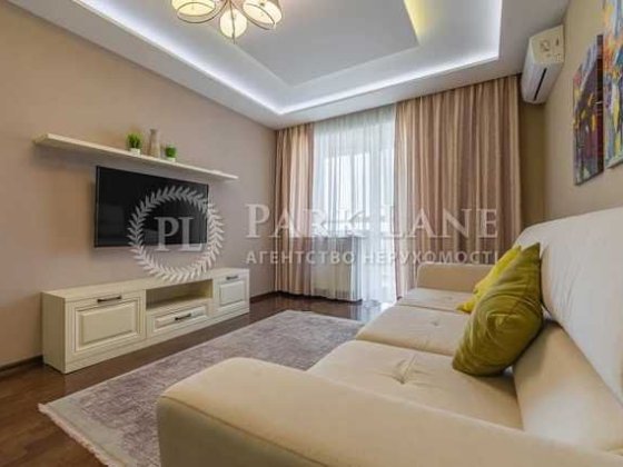 Продаж 3-к квартири Волинська,10