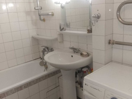 продаю 3 кімнатну на Троєщині, Рональда Рейгана ( Т. Драйзера) 20а