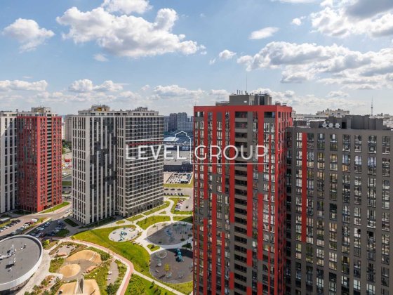 Продам 1-кімнатну квартиру в ЖК «Варшавський Плюс» без ремонту, 8 поверх, 40.8м2. Без комісії