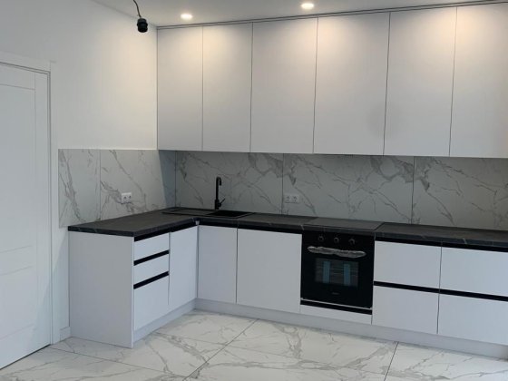 Продаж 2-к квартири 59 м² з новим ремонтом у КБ на вул. Макіївська, 17  Оболонь