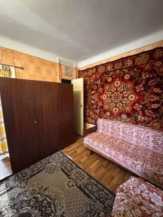 Продаж 2-кімнатну біля метро Святошин 500 метрів, 3 поверх, цегла, газифікований, високі стелі, ДЮСШ - фото 1