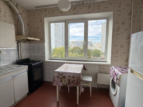 Продаю 1 кімнатну квартиру на Червоної калини! Киев