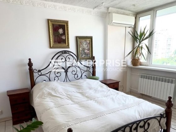 Продаж 4к. квартири вул. В. Стуса, метро Житомирська, Держпрограми