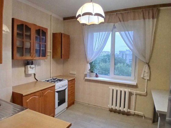 Вул Незалежності центр міста продам гарну доглянуту 1 к квартиру ГАЗ Бровары