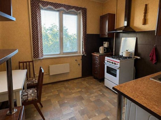 Продаж 2-кімнатної квартири на масиві Незалежності + дача в подарунок