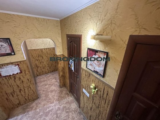 3-х кімнатана квартира + кладова, Грушевського 17 Бровары