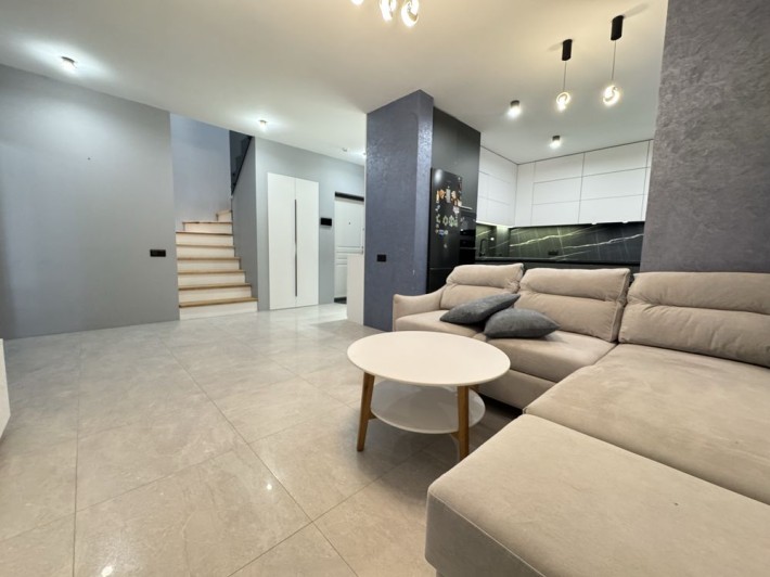 Продаж 2 поверхової квартири 109м2 з ремонтом/меблями/технікою - фото 1